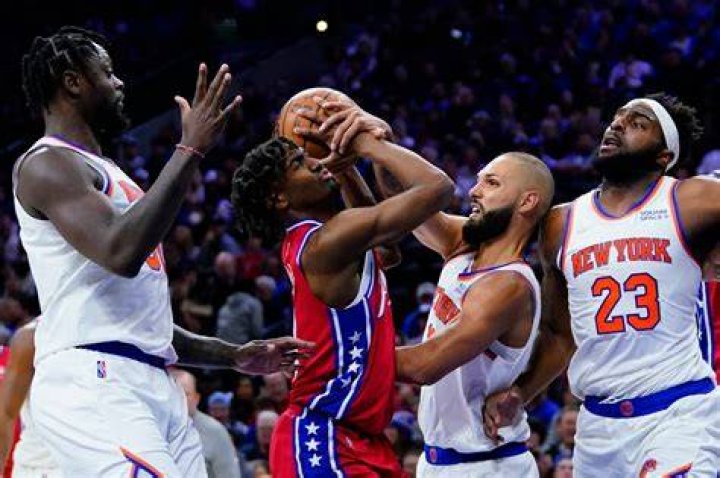 What channel is 76ers game on