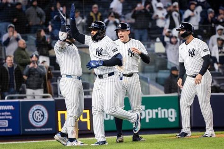 What channel is showing the yankees game tonight