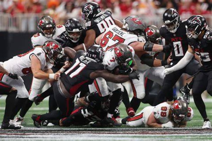 What channel is the bucs game on tonight