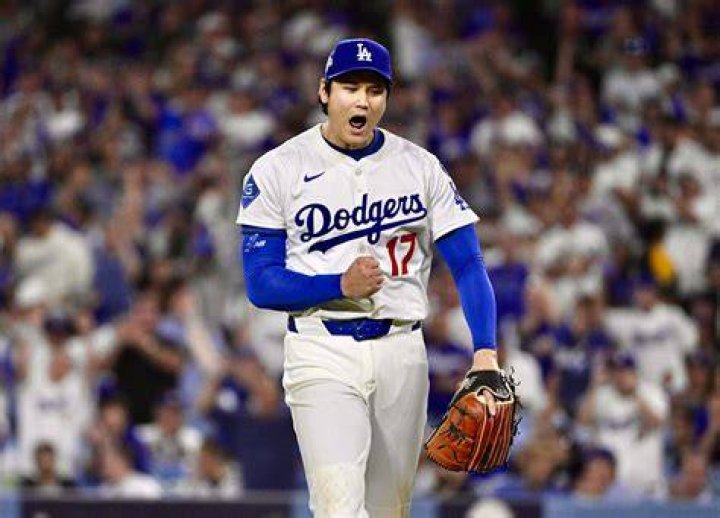 What channel is the world series game on tonight